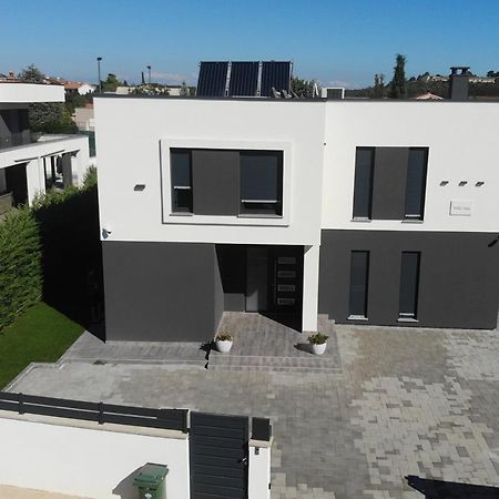 Villa Ula In Pula With Heated Pool And Sauna Экстерьер фото