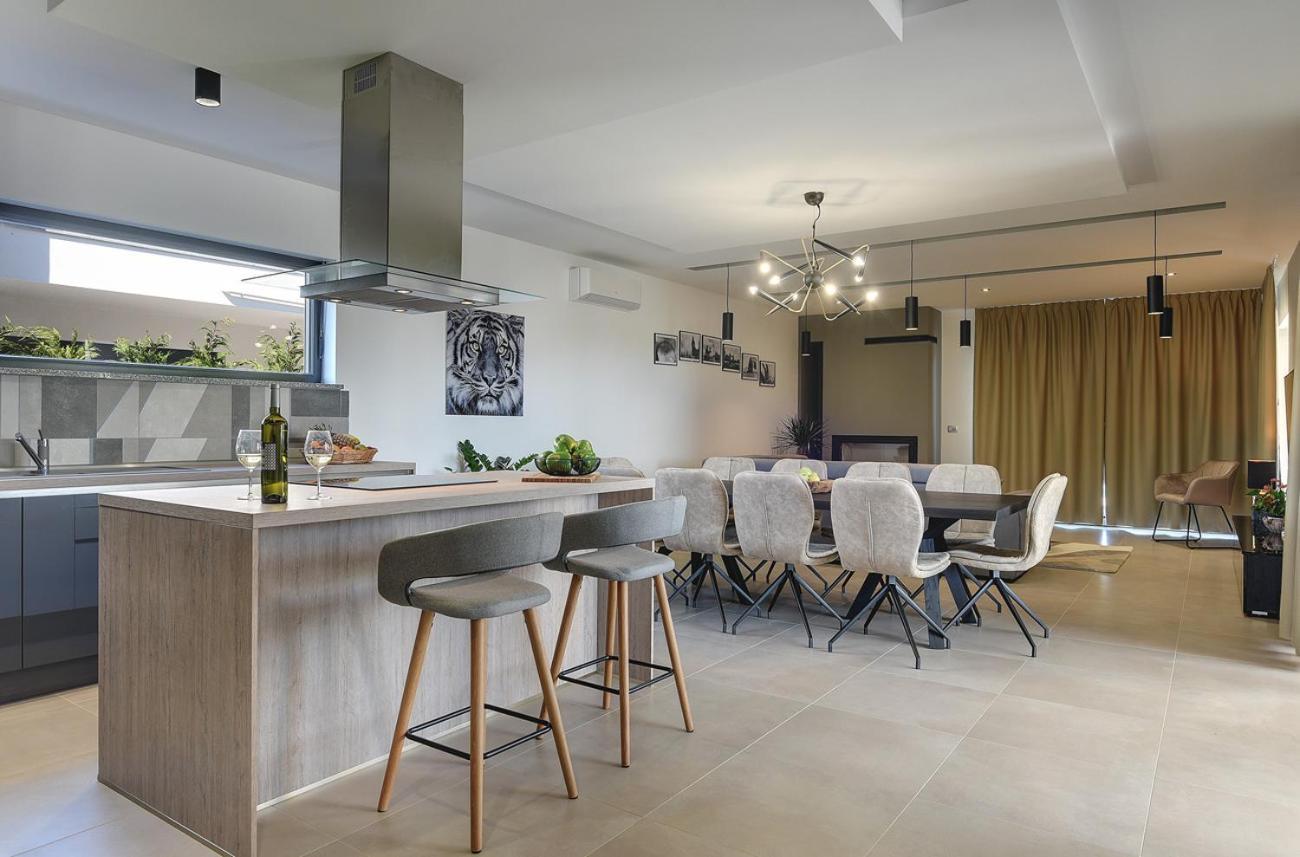 Villa Ula In Pula With Heated Pool And Sauna Экстерьер фото