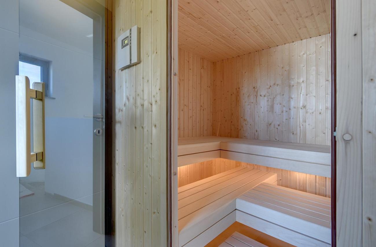 Villa Ula In Pula With Heated Pool And Sauna Экстерьер фото